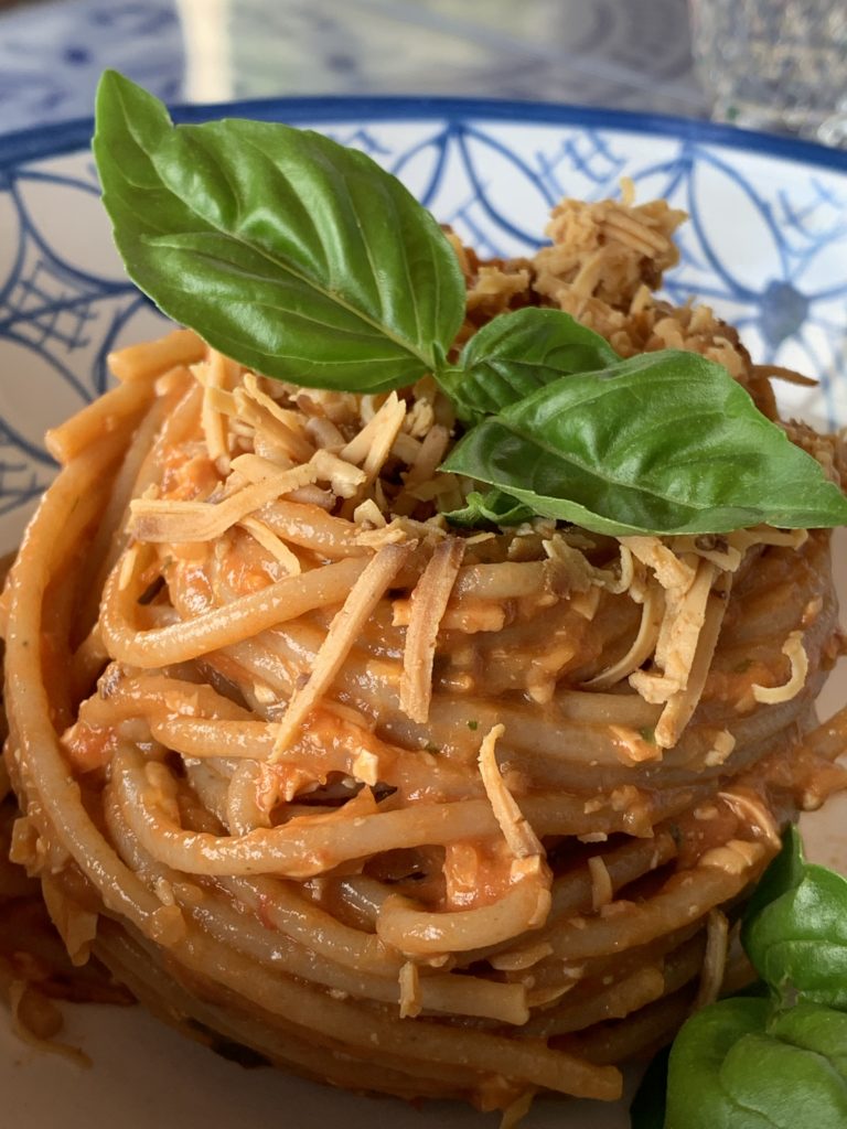 Pasta with tomato, ricotta and basil